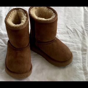 Authentic, Classic Ugg Boots (size 7 Toddler)